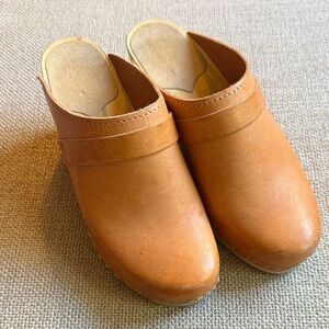 Sandgren Classic Tan Leather Clogs
